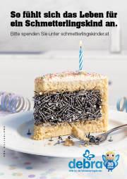Geburtstagstorte mit blauer Kerze und mit Nägeln gefüllt