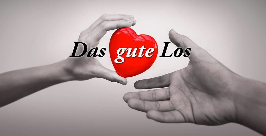 Zwei Hände (Frau links, Mann rechts) halten ein rotes Herz mit der Aufschrift Das gute Los.