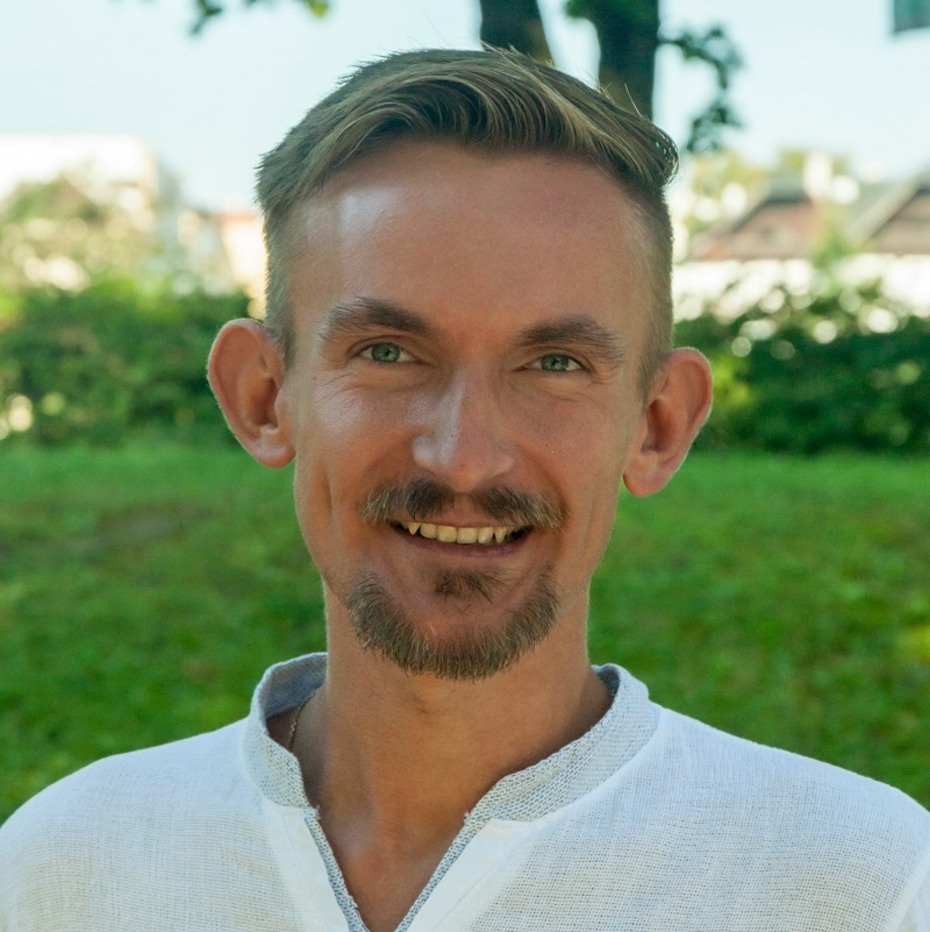 Portrait eines jungen Mannes mit Kinnbart