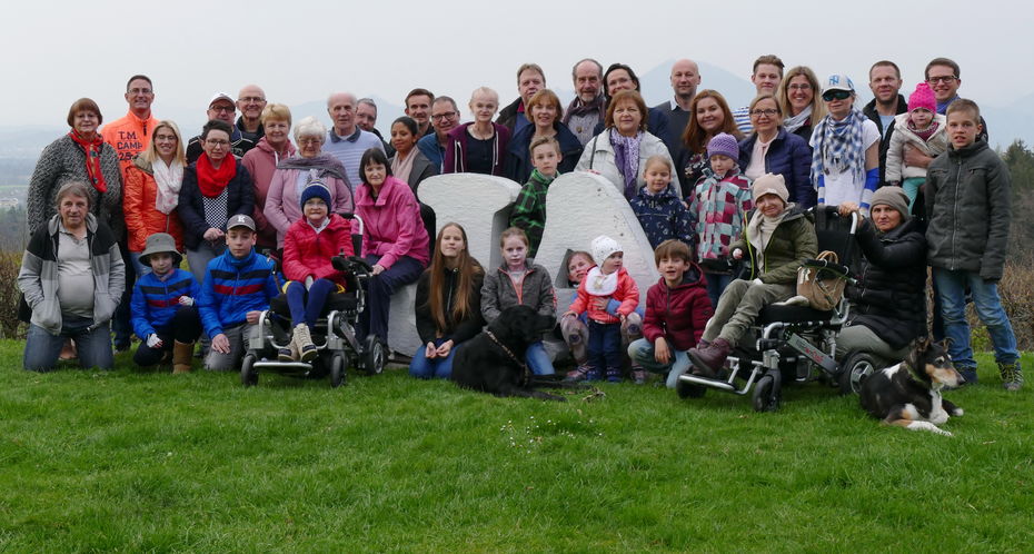 Gruppenfoto am "Schmetterlingskinder"-Familienwochenende