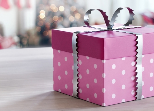 Weihnachtspäckchen mit scharfer Drahtschleife mi