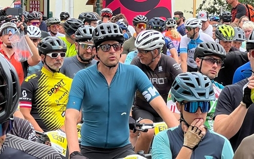 Mountainbiker beim Start der Salzkammergut Trophy