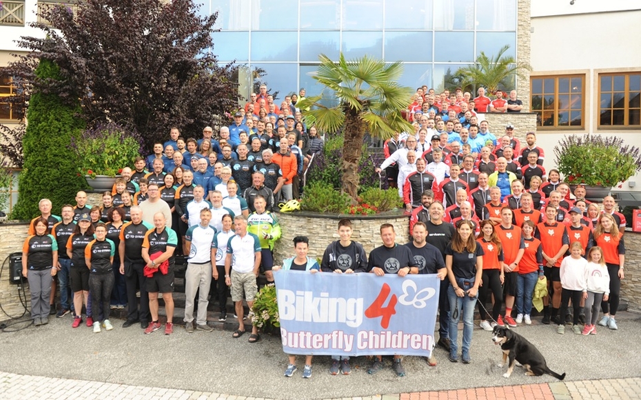 Gruppenfoto Biking 4 Butterfly Children