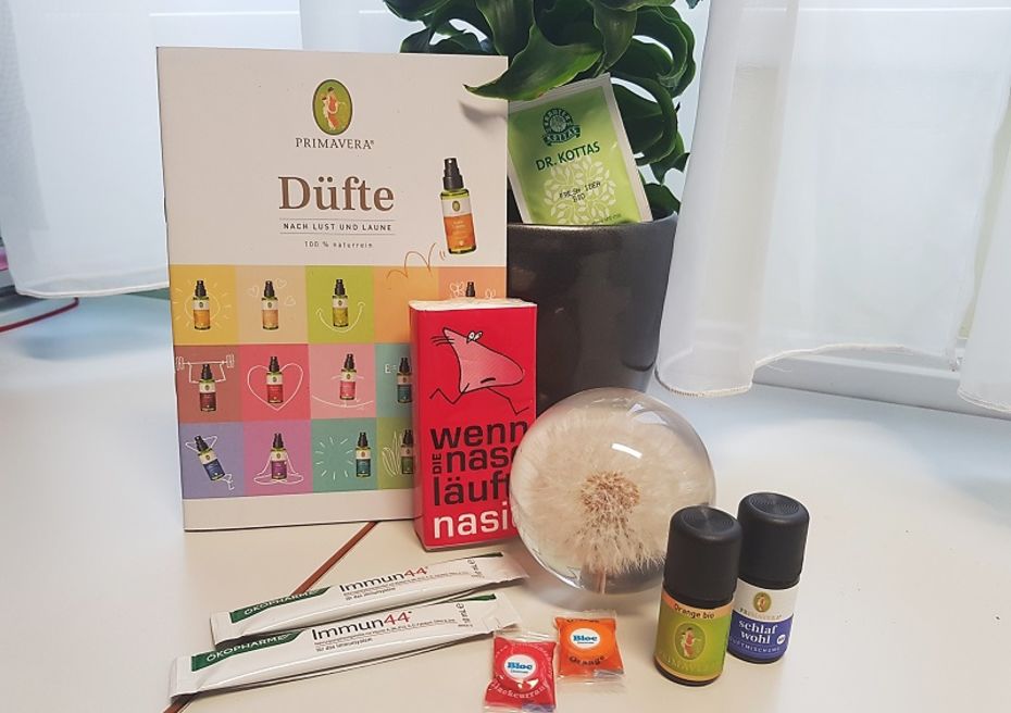 (c) DEBRA Austria Paket für teilnehmende Familien mit Aromaölen, Traubenzucker, Vitamintabletten