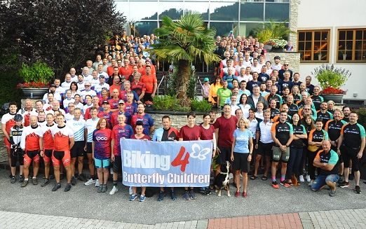Biking 4 Butterfly Children Team Gruppenfoto 2023